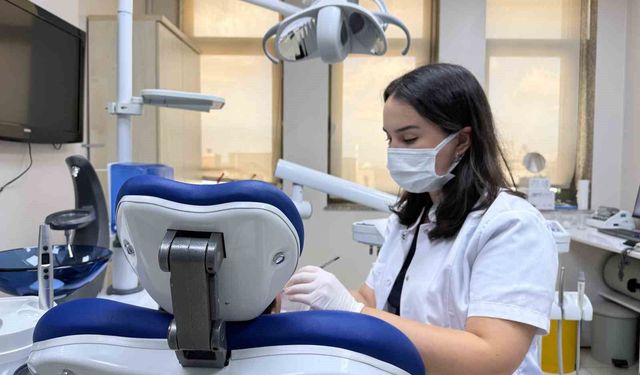 Uzmanlar uyarıyor: 'İlk süt dişinden itibaren fırçalama başlamalı'