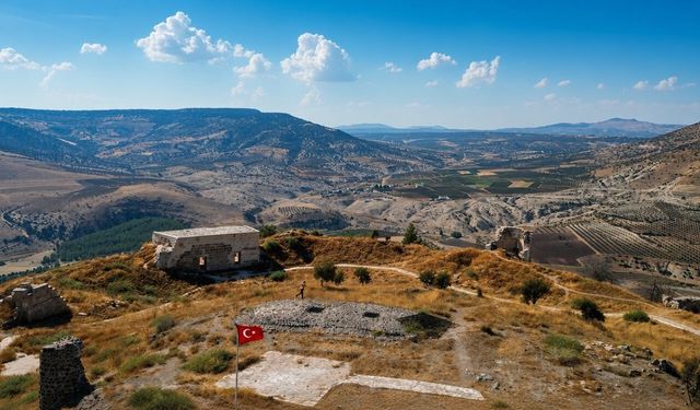 Yüzlerce basamakla ulaşılıyor, manzarası hayran bırakıyor