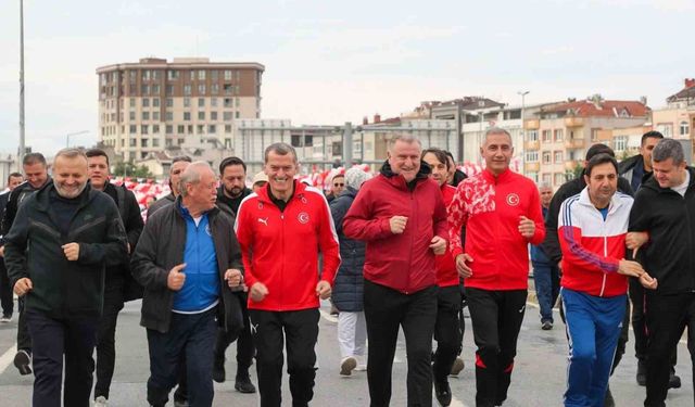 Zeytinburnu sokaklarında Cumhuriyet Koşusu heyecanı yaşandı
