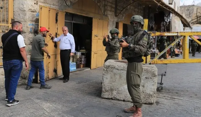 Filistin topraklarını gasbeden İsrailliler, Batı Şeria'da Filistinlilerin evlerine saldırdı