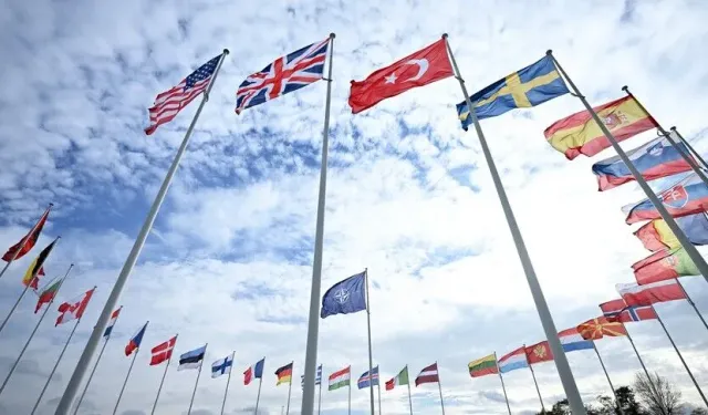 NATO "zafer teorisiyle" müttefiklerine güven vermeyi, rakiplerini ise caydırmayı hedefliyor