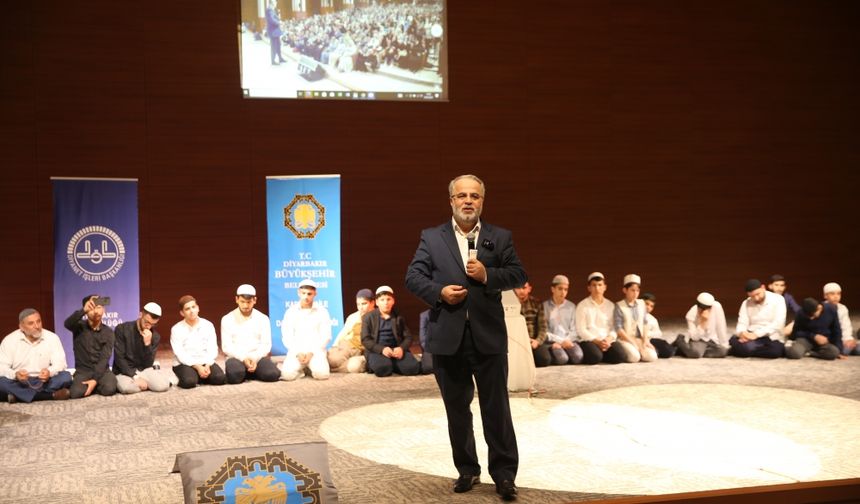 Diyanet İşleri Başkan Yardımcısı İşliyen Diyarbakır'da Mevlid-i Nebi programında konuştu: