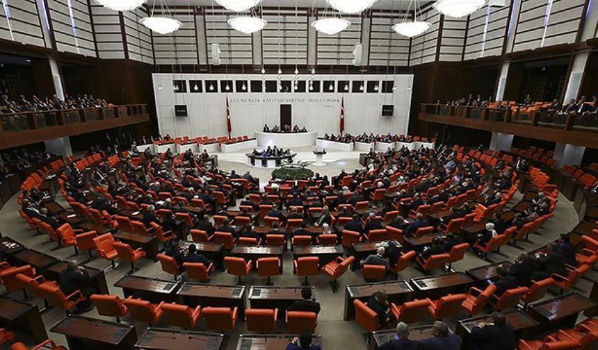 Trafik cezalarının artırılmasına yönelik düzenlemeleri de içeren kanun teklifi, TBMM Adalet Komisyonunda kabul edildi