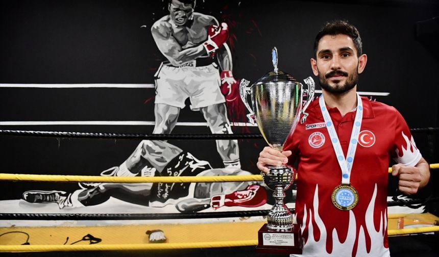 Milli kick boksçular, Dünya Şampiyonası'nda kazandıkları madalyalarla gururlandı