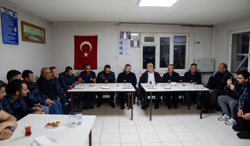 Çalışma ve Sosyal Güvenlik Bakanı Işıkhan, 1 Mayıs'ı işçilerle karşıladı: