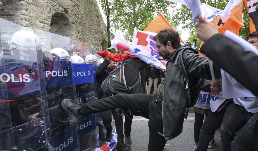İstanbul'da 1 Mayıs'ta Saraçhane'den Taksim'e yürümek isteyen gruplara izin verilmedi