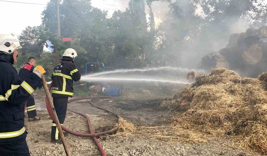 Burdur’da çıkan yangında 3 ton saman balyası yandı