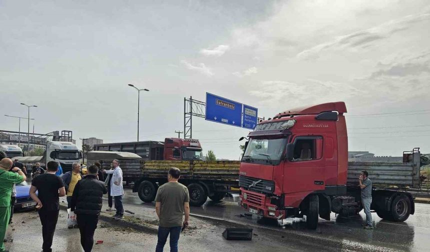 Yağmur sonrası kayganlaşan yolda makaslayan tır otomobile çarptı: 1 yaralı