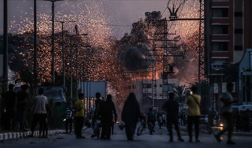 İsrail'in Gazze'de bir eve düzenlediği saldırıda 5 Filistinli öldü