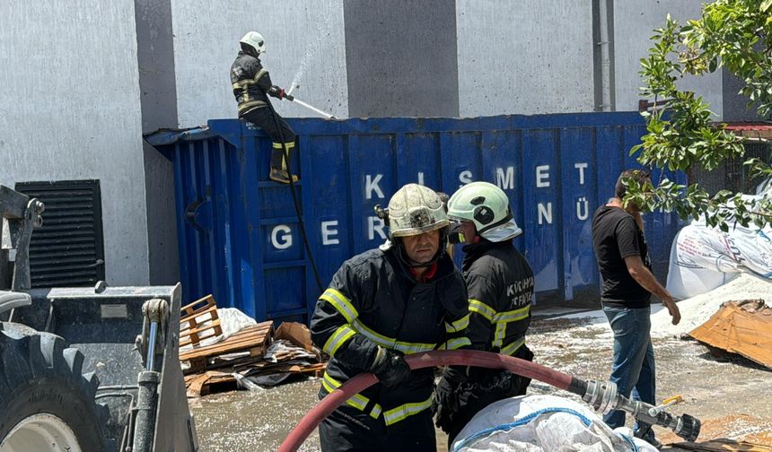 Kütahya'da fabrikada çıkan yangın söndürüldü