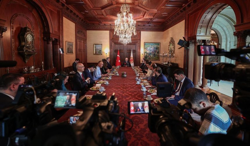 TBMM Başkanı Kurtulmuş, ABD'de Türk gazetecilerle bir araya geldi: