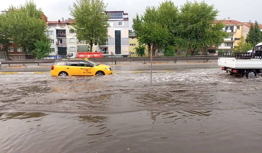 Denizli’de şiddetli yağış ve fırtına etkili oldu