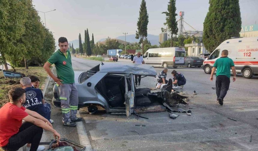 Freni patlayan otomobil paramparça olup yola saçıldı: 5 yaralı