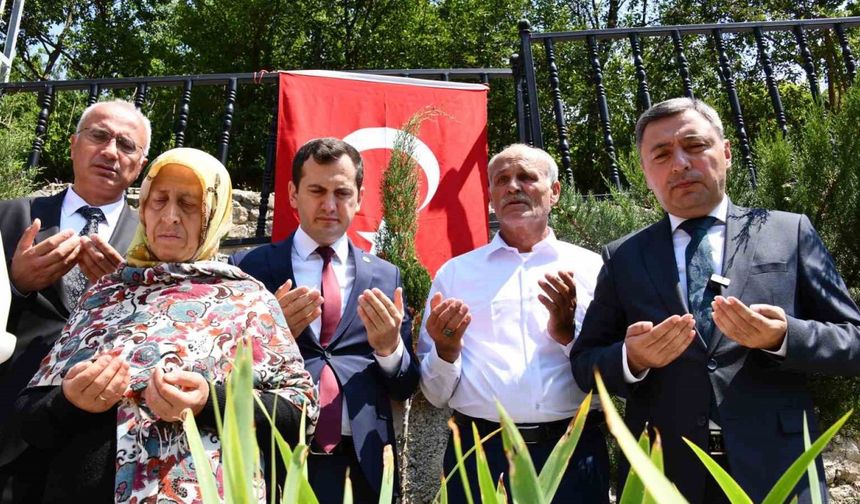 Şehit öğretmen Necmettin Yılmaz kabri başında anıldı