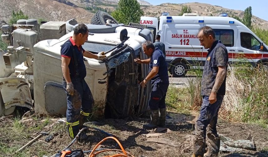 Çimento mikseri devrildi: 2 yaralı