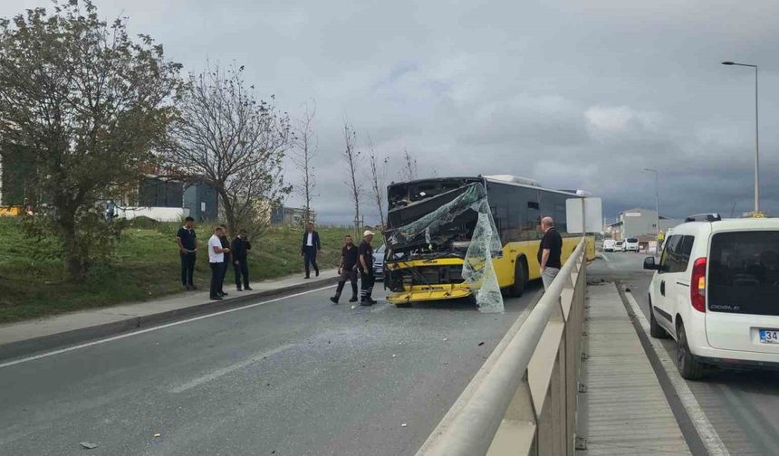 Sultangazi’de 2 İETT otobüsü çarpıştı: 1 çocuk ile 1 kadın yaralandı