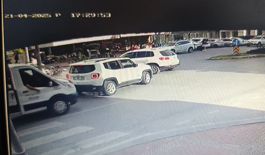 Antalya’da otomobil ile motosiklet çarpıştı, sürücü takla atarak yola savruldu