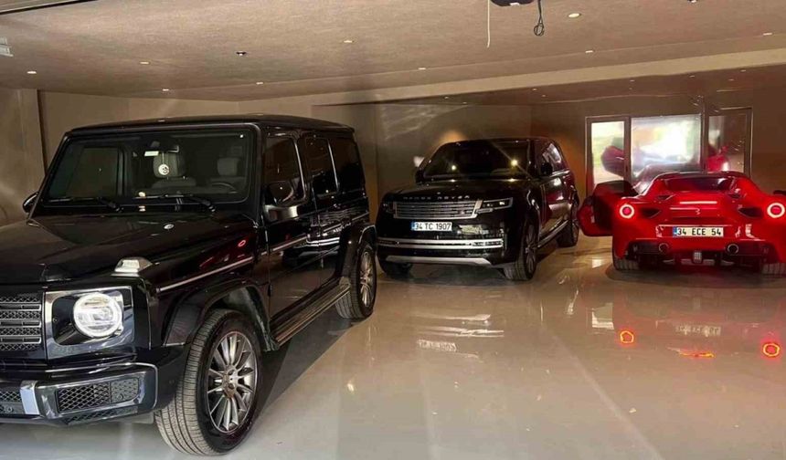 Ekrem İmamoğlu’na ait oldukları belirlenen lüks otomobiller otoparkta böyle görüntülendi