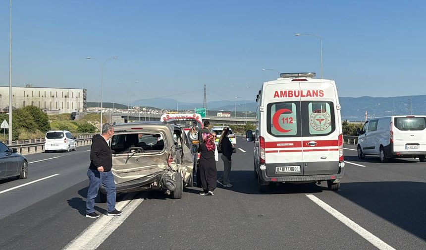 Anadolu Otoyolu'nun Kocaeli kesimindeki kaza ulaşımı aksattı