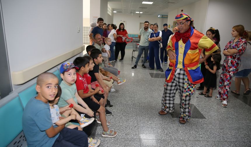 Antalya Vakıflar Bölge Müdürlüğü 44 çocuk için sünnet etkinliği düzenledi