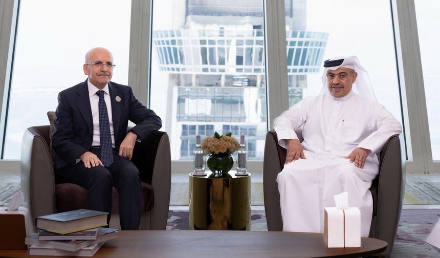 Bakan Şimşek, Doha'da reel sektöre Türkiye'deki yatırım fırsatlarını anlattı