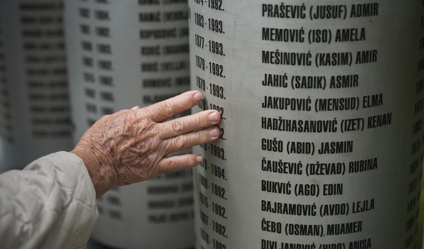 Bosna Hersek'teki savaşta başkent Saraybosna'da öldürülen 1601 çocuk anıldı