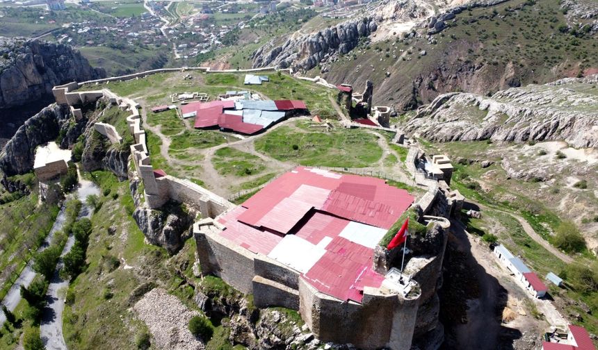 Elazığ'da tarihi Harput Kalesi'nde 2025 yılı kazı sezonu başladı