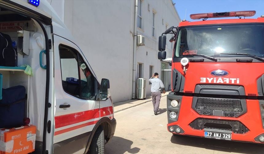 Gaziantep'te pamuk fabrikasında çıkan yangında 2 işçi dumandan etkilendi