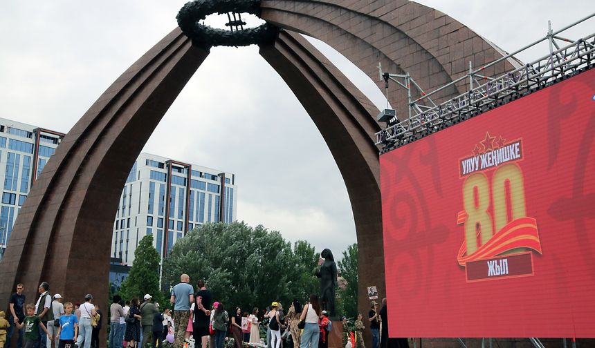 Kırgızistan'da 9 Mayıs Zaferi'nin 80. yılında Ölümsüz Alay yürüyüşü yapıldı