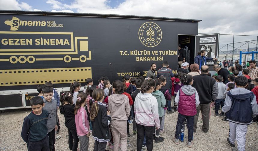 Kültür ve Turizm Bakanlığının "Gezen Sinema" tırı, 7 yılda 358 ilçeye ulaştı