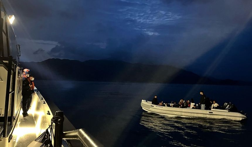 Marmaris açıklarında 12 düzensiz göçmen yakalandı