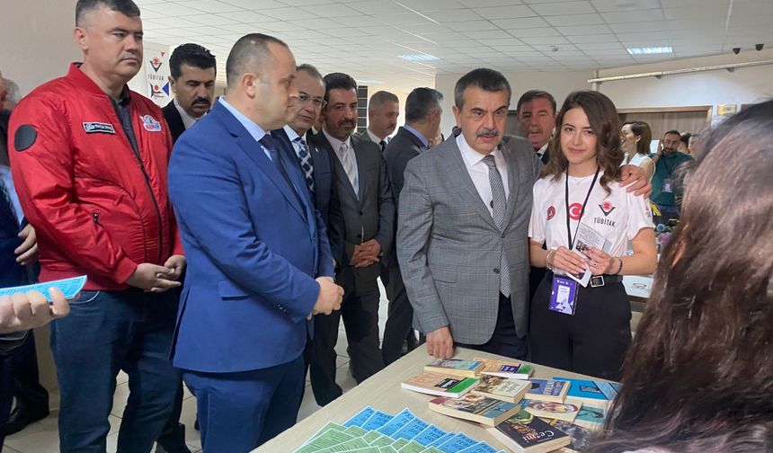 Milli Eğitim Bakanı Tekin, Balıkesir'de okul ziyaretlerinde bulundu