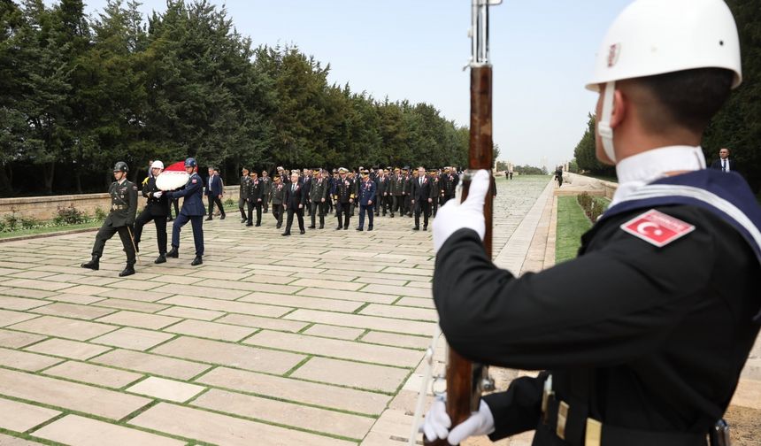 Milli Savunma Bakanı Güler, TSK komuta kademesiyle Anıtkabir'i ziyaret etti