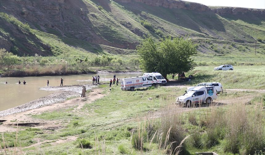 Siirt'te Kezer Çayı'na giren 14 yaşındaki çocuğun cansız bedeni bulundu