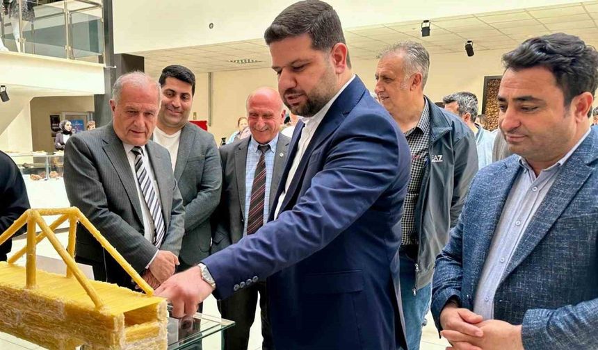 Çubuk makarnadan yapılan köprüler yarıştı