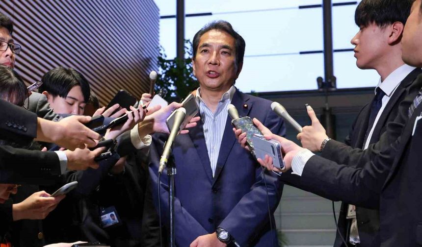 Japon bakan "bağışlanan pirinçler" sayesinde pirinç satın almadığını söyledi, istifa etti