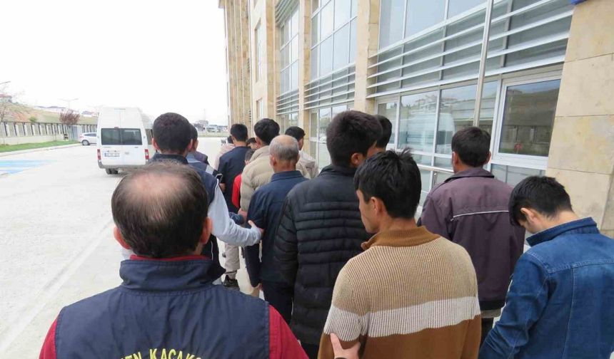Kırşehir’de 18 düzensiz göçmen yakalandı