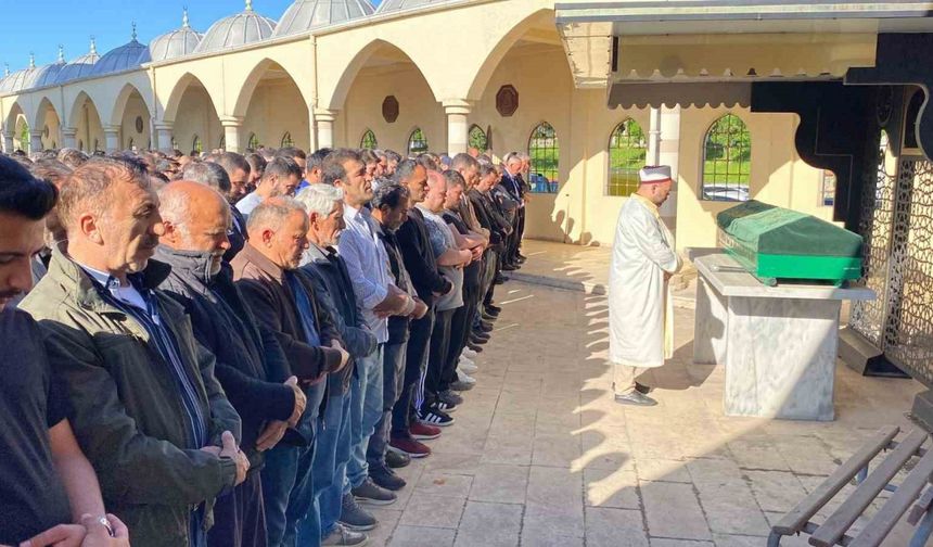 Miras meselesi yüzünden amcası tarafından öldürülen genç toprağa verildi