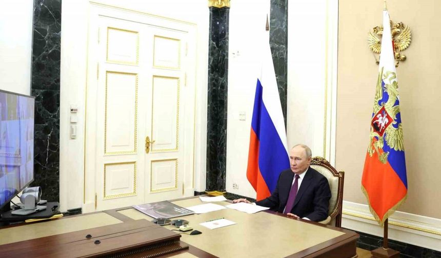 Putin: "Rus ordusu Ukrayna sınırında tampon bölge oluşturma görevi üzerinde çalışıyor"