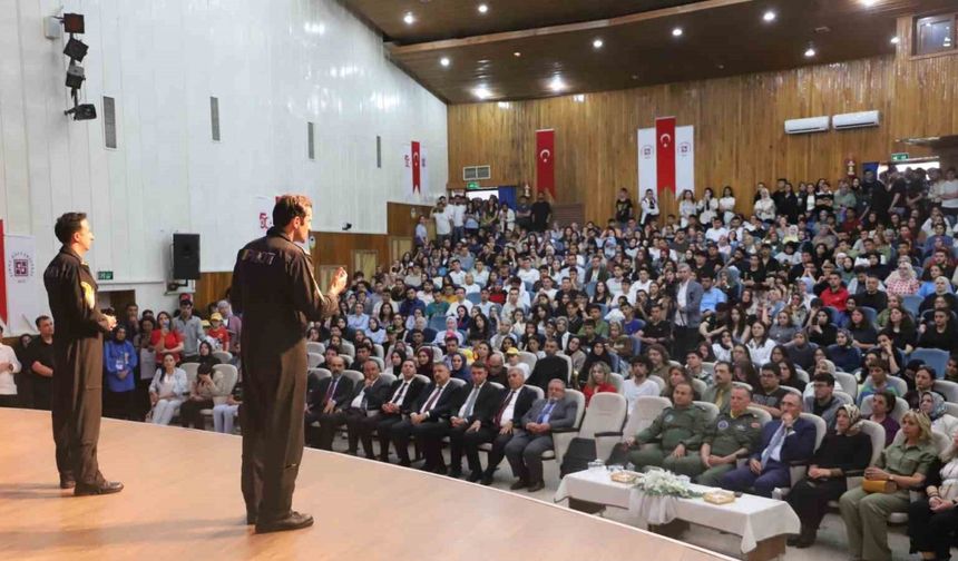 SOLOTÜRK ekibi öğrencilerle buluştu