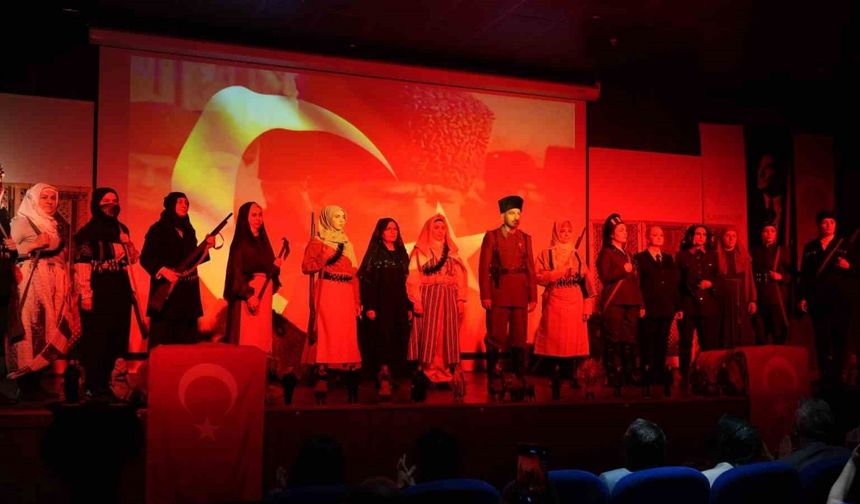 Tarihe ışık tutan defile: 23 kadın kahramanın kıyafetleri defilede sergilendi
