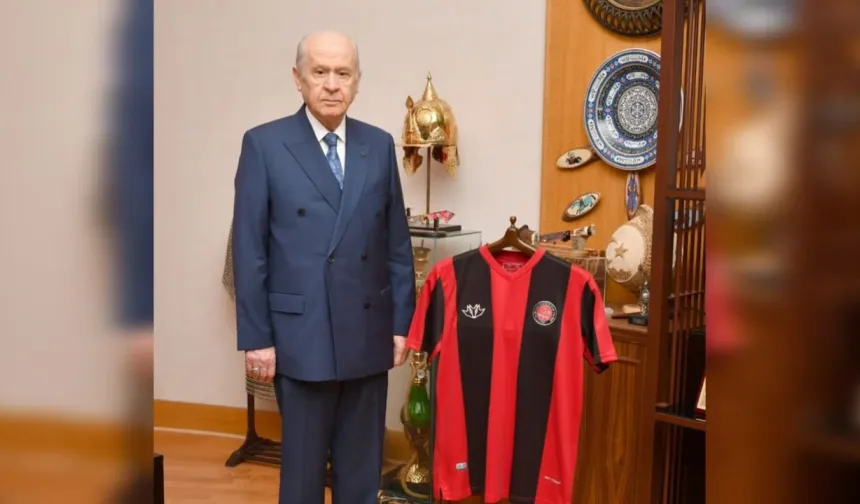 MHP Lideri Devlet Bahçeli, Fatih Karagümrük Spor Kulübünü Tebrik Etti