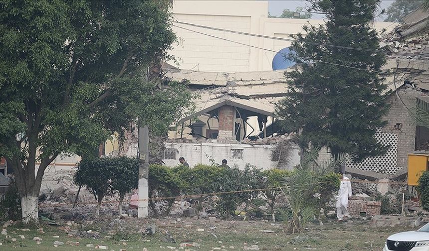 Hindistan ordusu Pakistan'ı hedef aldı