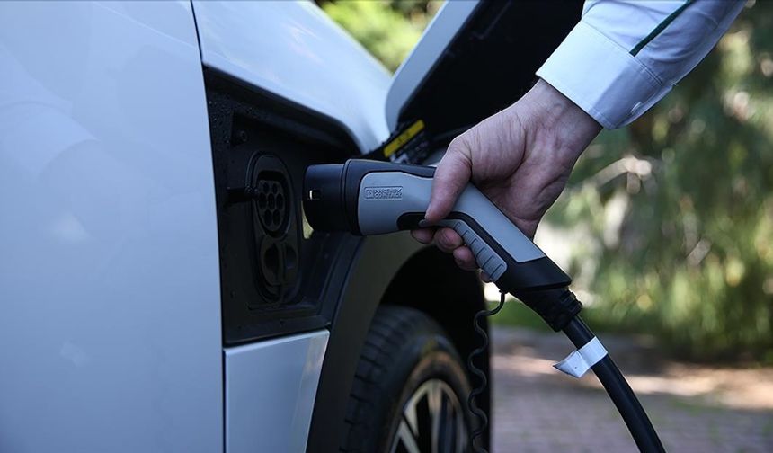 Dünyada bu yıl satılan tüm araçların dörtte birinden fazlasının elektrikli olması bekleniyor