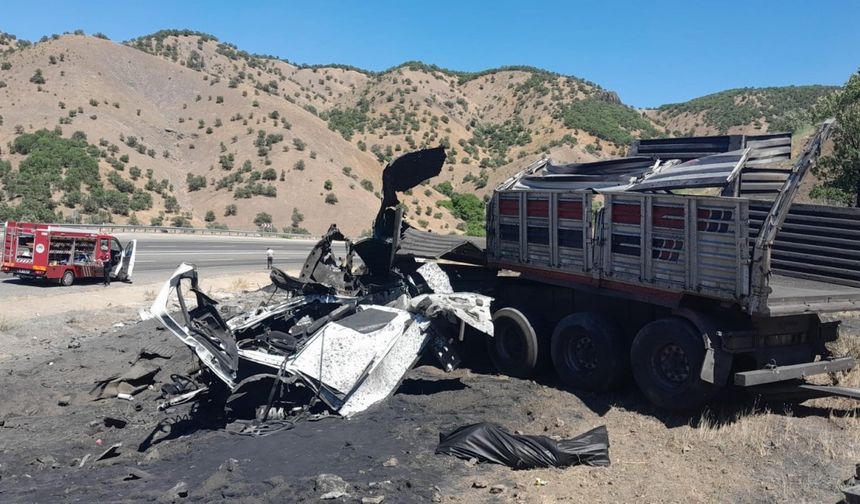 Bingöl’de demir tozu taşıyan tır devrildi: 1 ölü
