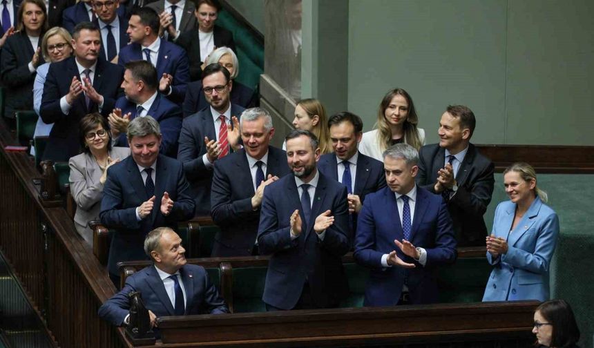 Polonya’da Tusk hükümeti güvenoyu aldı