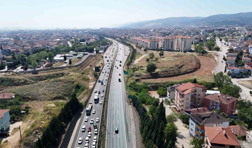 Tatilciler erkenden yola çıktı, TEM’de zaman zaman kuyruk oluşuyor