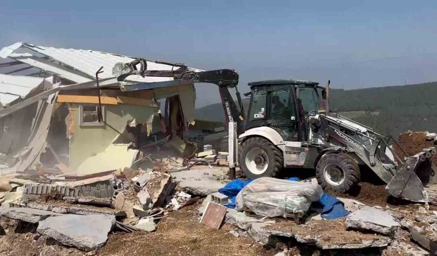 Yaylalara inşa edilen kaçak betonarme yapılar yıkıldı