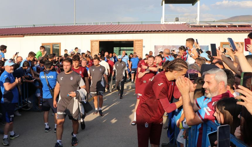 Trabzonspor'da futbolcular taraftarla buluştu