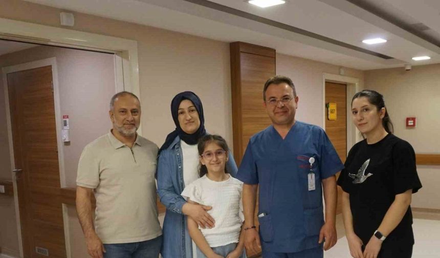 42 yaşındaki hasta, safra kesesinde oluşan 500’den fazla taşla yaşadı